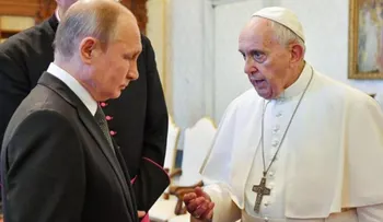 Putin califica de "sustanciosa e interesante", reunión con el El papa Francisco 
