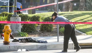Termina violentamente un intento de manifestación del Ku Klux Klan en California