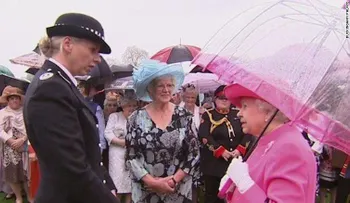 La reina Isabel II califica de "groseros" a funcionarios chinos