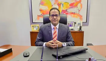 Salvador Holguín y Félix Reyna tratan temas de comunicación y gobierno