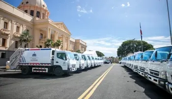 Presidente Abinader entrega 50 camiones compactadores a municipios para mejorar recogida de basura