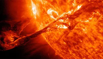 La NASA capta un objeto con forma extraña volando cerca del sol (VIDEO)