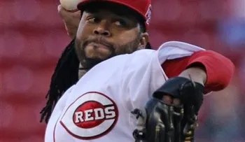 Johnny Cueto y Rojos vuelven a dominar a Cerveceros