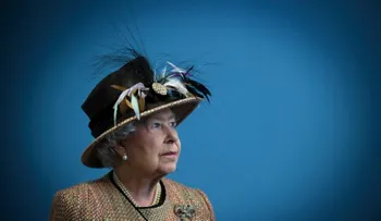 La reina Isabel II, una figura insumergible