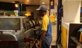 Gobierno baja $1.00 y $1.20 a las gasolinas y $2.00 al GLP