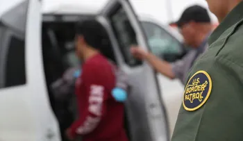 Corte Suprema de EE.UU. invalida ley que exigía deportación obligatoria de inmigrantes que cometieron delitos