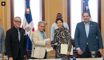 Gobierno y CMD firman acuerdo histórico: galenos recibirán aumento salarial