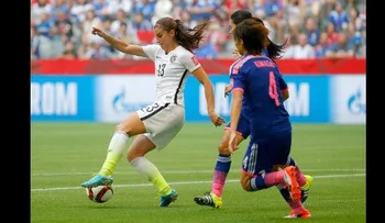 El increíble gol de pecho de Alex Morgan