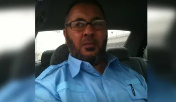Arrestan padre del terrorista suicida de Manchester mientras defendía a su hijo por TV