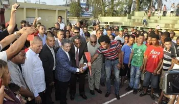 Dan picazo para iniciar construcción de polideportivo club Rafael Barias en Villa Consuelo