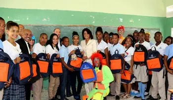 Despacho Primera Dama concluye entrega mochilas y útiles a miles de estudiantes