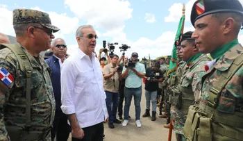 Presidente Abinader llama a tropas a ser "los ojos de la patria" en la frontera