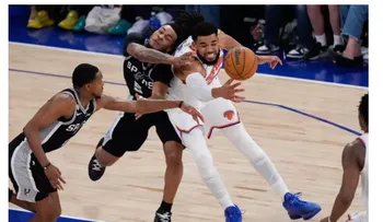 Knicks remontan 29 puntos y quedan a un triunfo del título