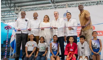 Luis Abinader inaugura pabellones deportivos en La Romana