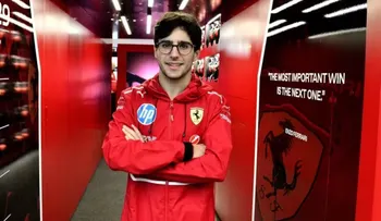 Rafael Cámara, la promesa brasileña que llegará a la F1 con Haas, corre con lentes por miopía y astigmatismo