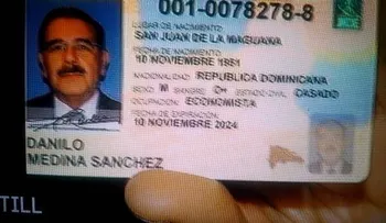 Danilo Medina ya tiene su nueva Cédula de Identidad y Electoral 
