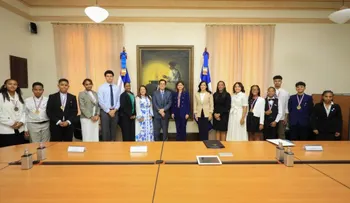 Raquel Peña reconoce a estudiantes dominicanos en España premiados por su excelencia académica