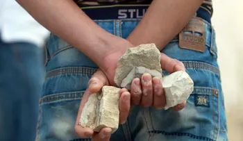 Un israelí murió atropellado por un camión luego de ser lapidado