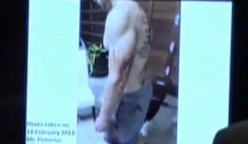Policía revela foto de Pistorius ensangrentado tras el crimen