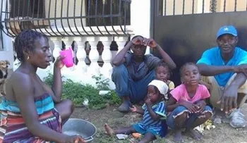 Familias completas de haitianos cruzan frontera en busca de documentos 