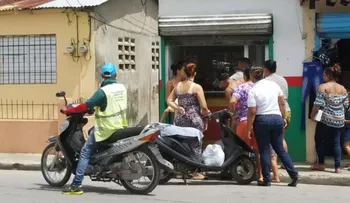 Asaltantes de bancas hieren un exsargento y otras dos personas