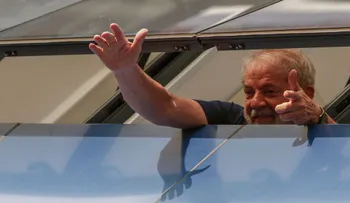 Juez de Brasil concede libertad de "urgencia" al expresidente Lula da Silva