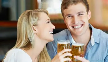 5 razones por las que ellas deben beber cerveza