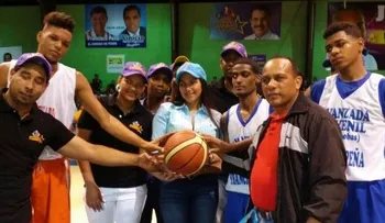 Movimiento Decisión Juvenil con Danilo realiza saque de honor en Sub-25 SDO