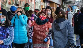 Chile supera 9.000 fallecidos por COVID-19 y se acerca a 350.000 contagios
