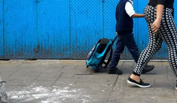 Pandillas en Venezuela reclutan a niños prometiéndoles comida, denuncia un informe