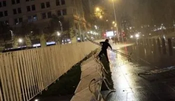 Heridos, saqueos e incendios tras protestas estudiantiles en Chile