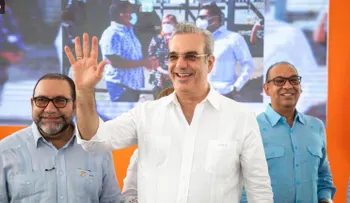Abinader inaugura Mercado de La Vega reconstruido tras incendio de hace ocho años