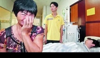 Una mujer se ve obligada a elegir a cuál de sus hijos salvar (VIDEO)