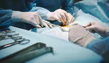 Hallan un cerebro dentro de un tumor de ovarios en una joven de 16 años