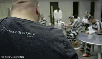Abren iglesia dentro de prisión y detenidos deciden seguir a Cristo