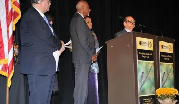 Reconocen a la Biblioteca Nacional en NY por aportes a diáspora dominicana en EE.UU.