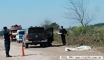 Mujer de 65 años muere al caer de una camioneta