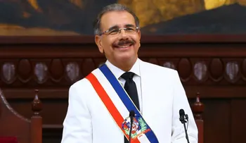 Rafael Correa hace presencia en juramentación de Medina