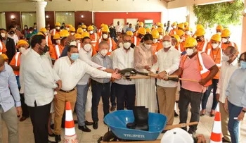 Ministro Deligne Ascención lanza programa Peón Caminero en la provincia La Altagracia