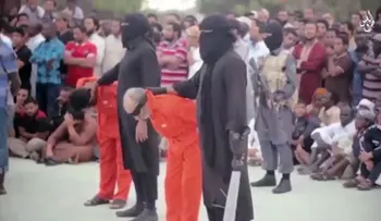 FUERTES IMÁGENES: El Estado Islámico decapita a dos hechiceros en Libia