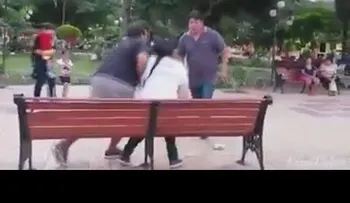 Un esposo encuentra a su mujer con su amante y le arma una tremenda bronca 