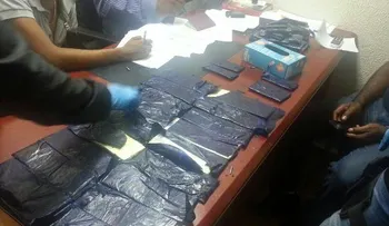Ocupan 44 láminas de drogas a viajera holandesa