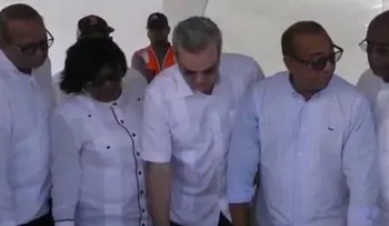 Presidente Abinader instruye a Obras Públicas construir aceras, contenes y asfaltar calles en Bahoruco