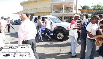 Policía desaloja familias en el sector Mejoramiento Social