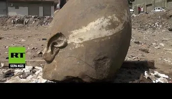 El colosal hallazgo en un suburbio de El Cairo de una estatua del faraón más célebre (VIDEO)