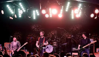 ¿Quiénes son los Eagles of Death Metal? La banda que tocaba cuando empezó la masacre en Bataclan