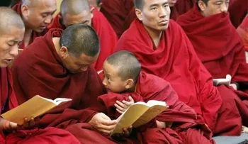 Monjes tibetanos apuestan por fusionar ciencia moderna y budismo