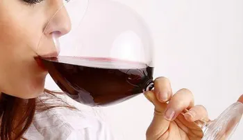 Por qué deberías beber una copa de vino todas las noches