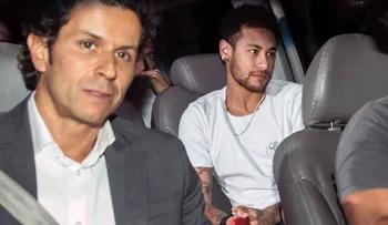Operación de Neymar fue exitosa, pero estalló una guerra entre sus médicos