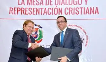  Navarro firma acuerdo para que 134 colegios evangélicos pasen al sector público 